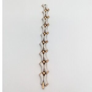 Vintage Crown Trifari White Enamel Gold Tone Textured Link Bracelet 7 Inch